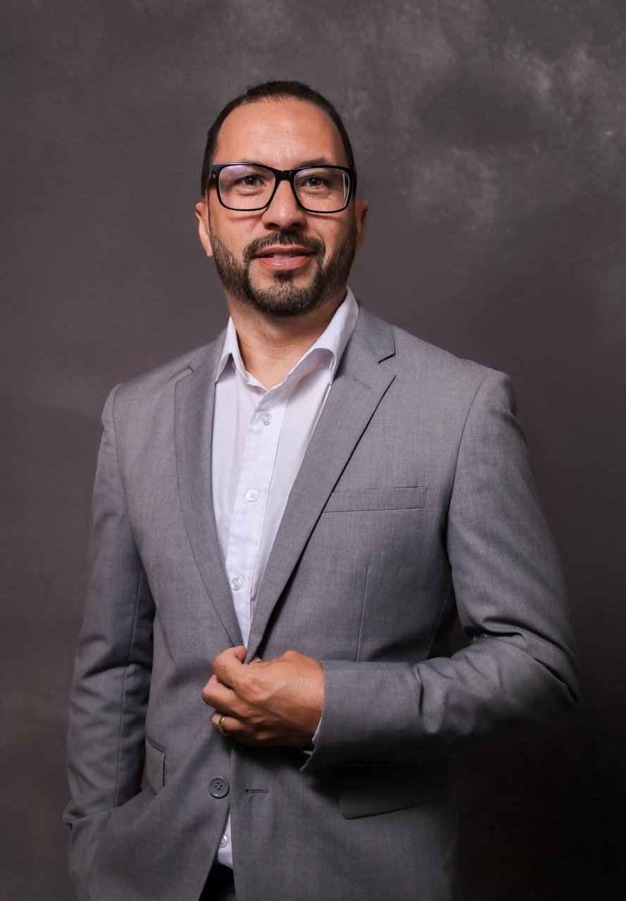 Dr. Joel Morais