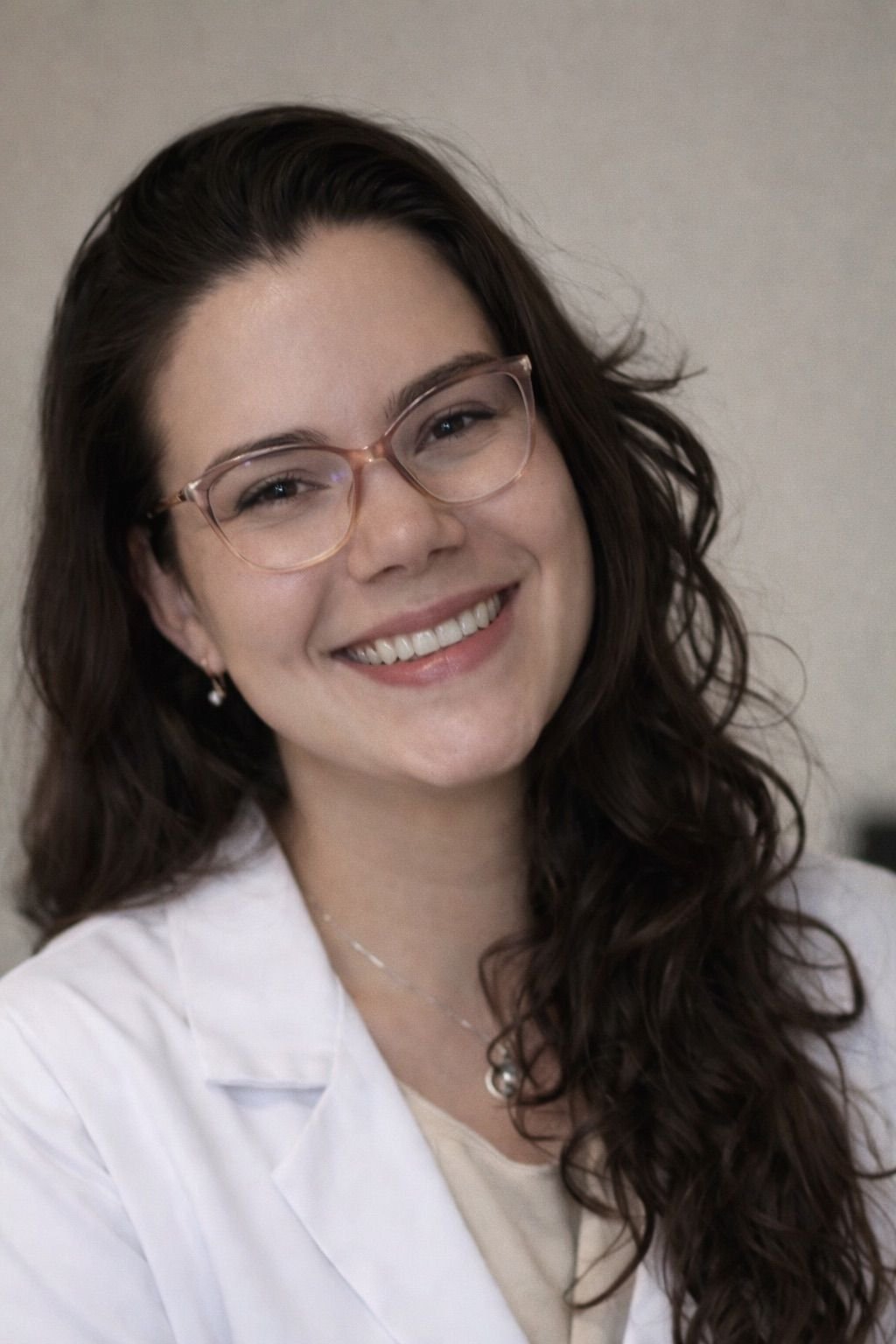 Dra. Lorena Hermógenes — Dermatologia